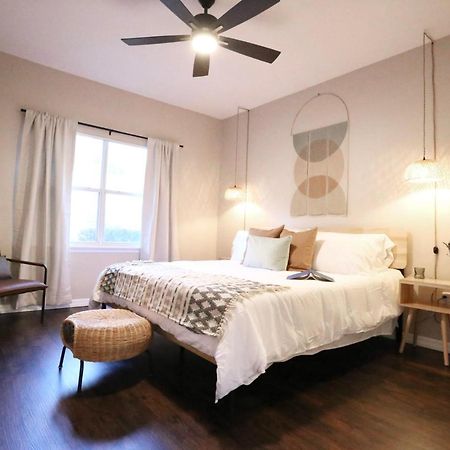 Nomad Retreat King Bed Boutique Condo W Garage 盖恩斯维尔 外观 照片