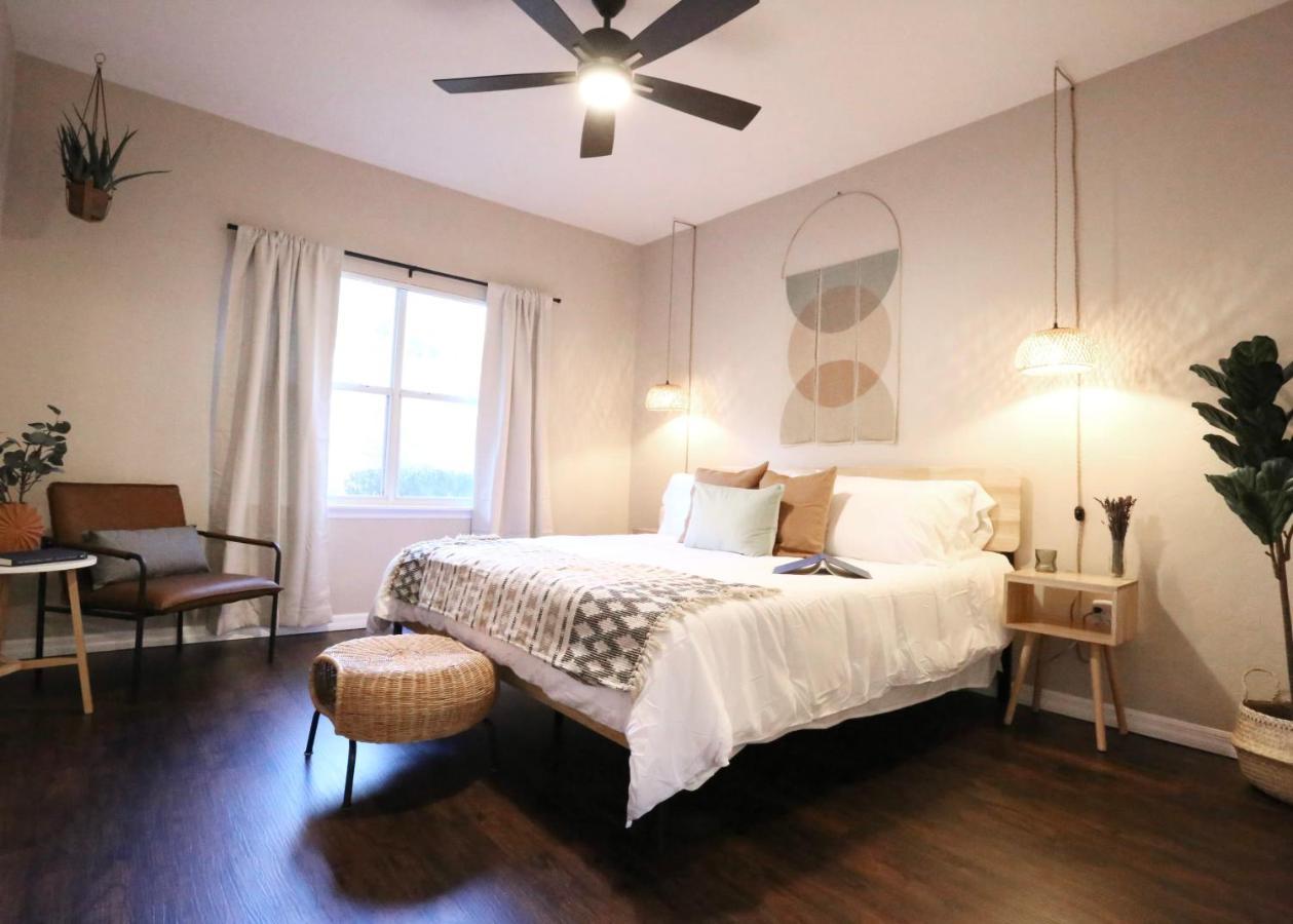 Nomad Retreat King Bed Boutique Condo W Garage 盖恩斯维尔 外观 照片
