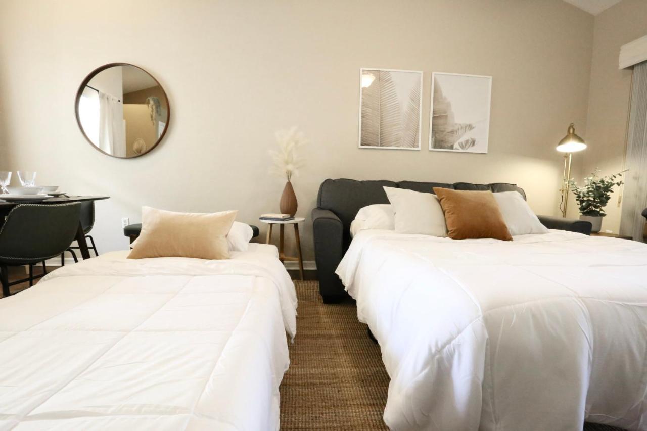 Nomad Retreat King Bed Boutique Condo W Garage 盖恩斯维尔 外观 照片