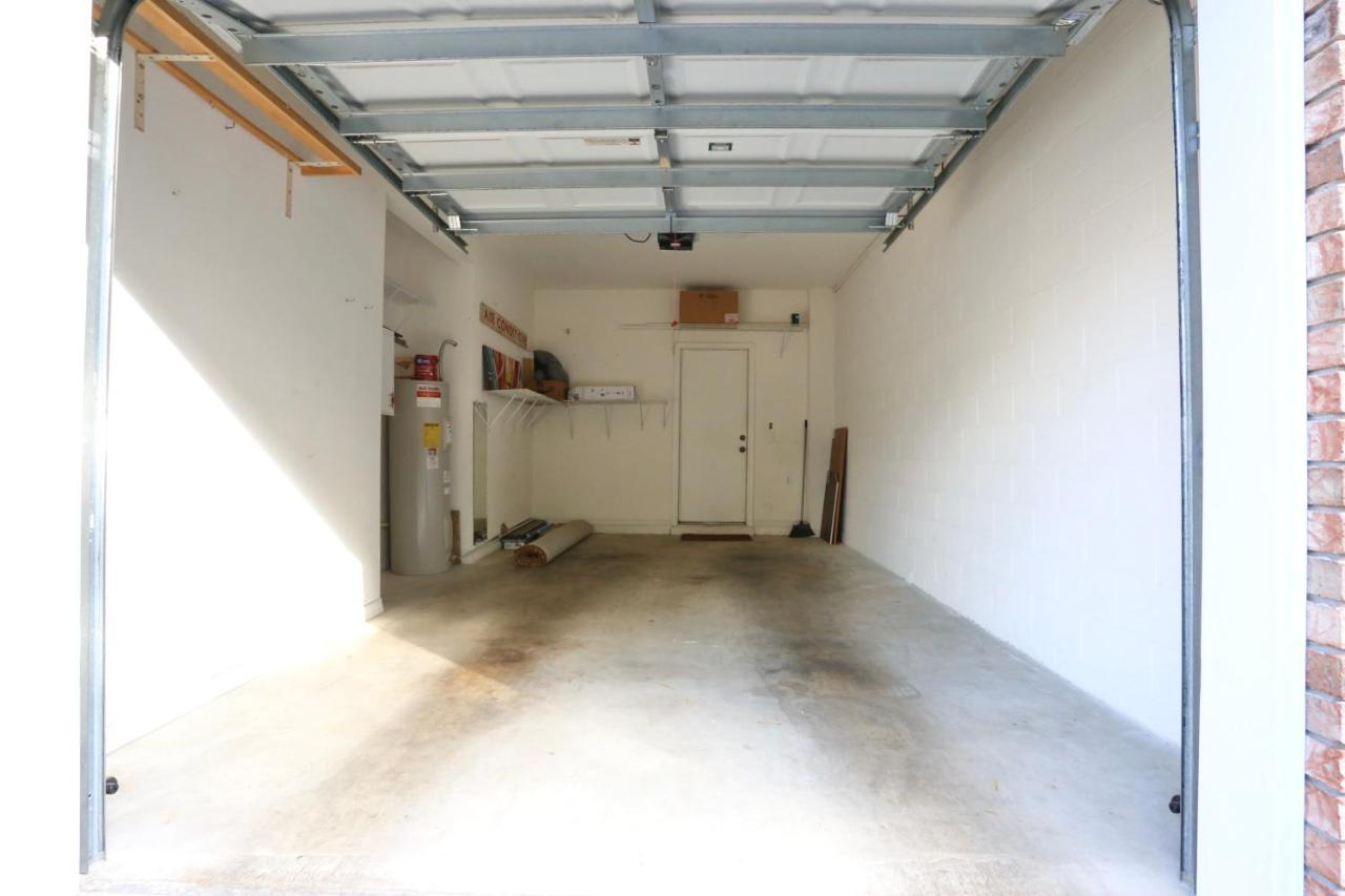Nomad Retreat King Bed Boutique Condo W Garage 盖恩斯维尔 外观 照片