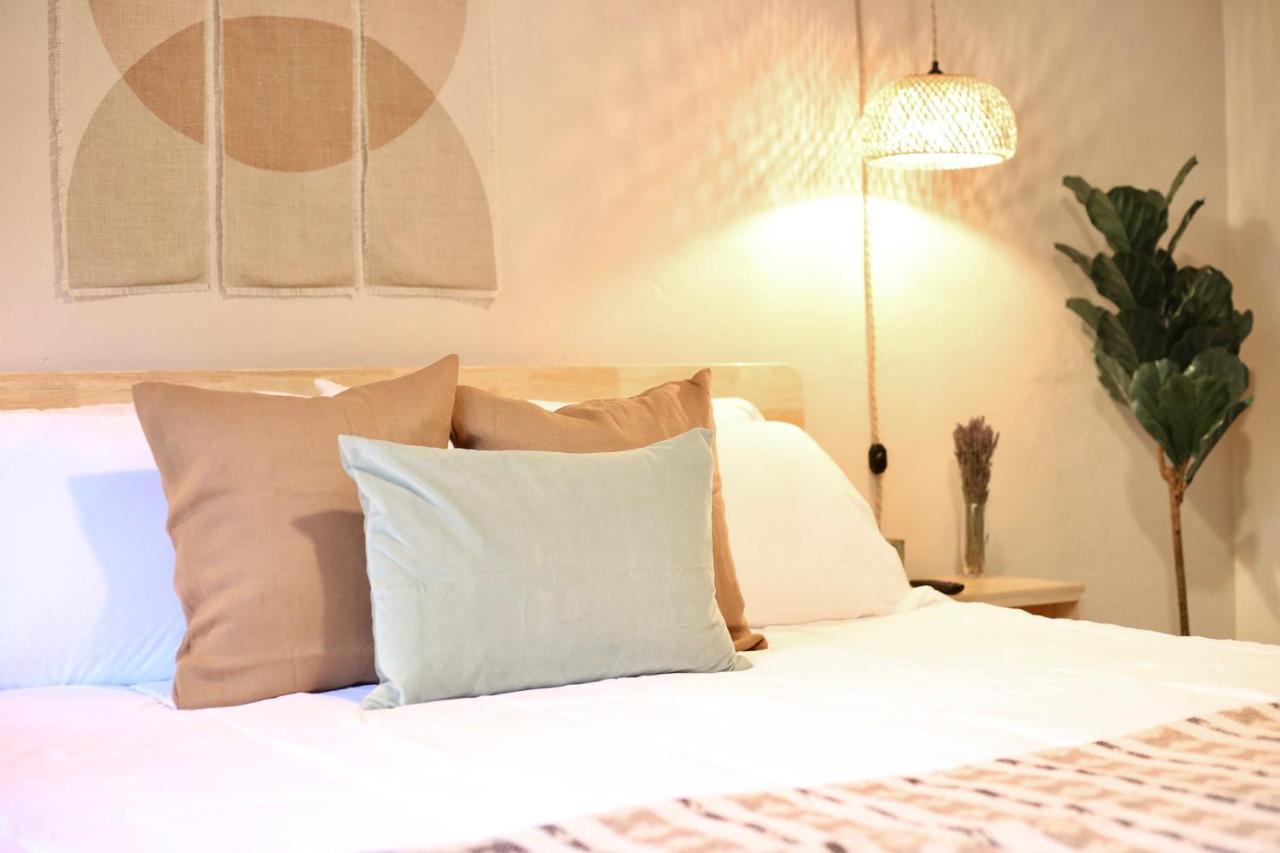 Nomad Retreat King Bed Boutique Condo W Garage 盖恩斯维尔 外观 照片