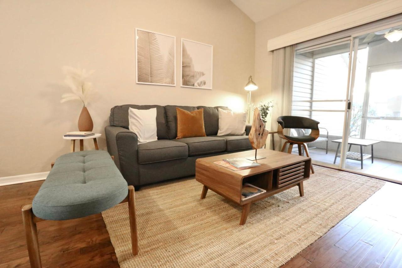 Nomad Retreat King Bed Boutique Condo W Garage 盖恩斯维尔 外观 照片