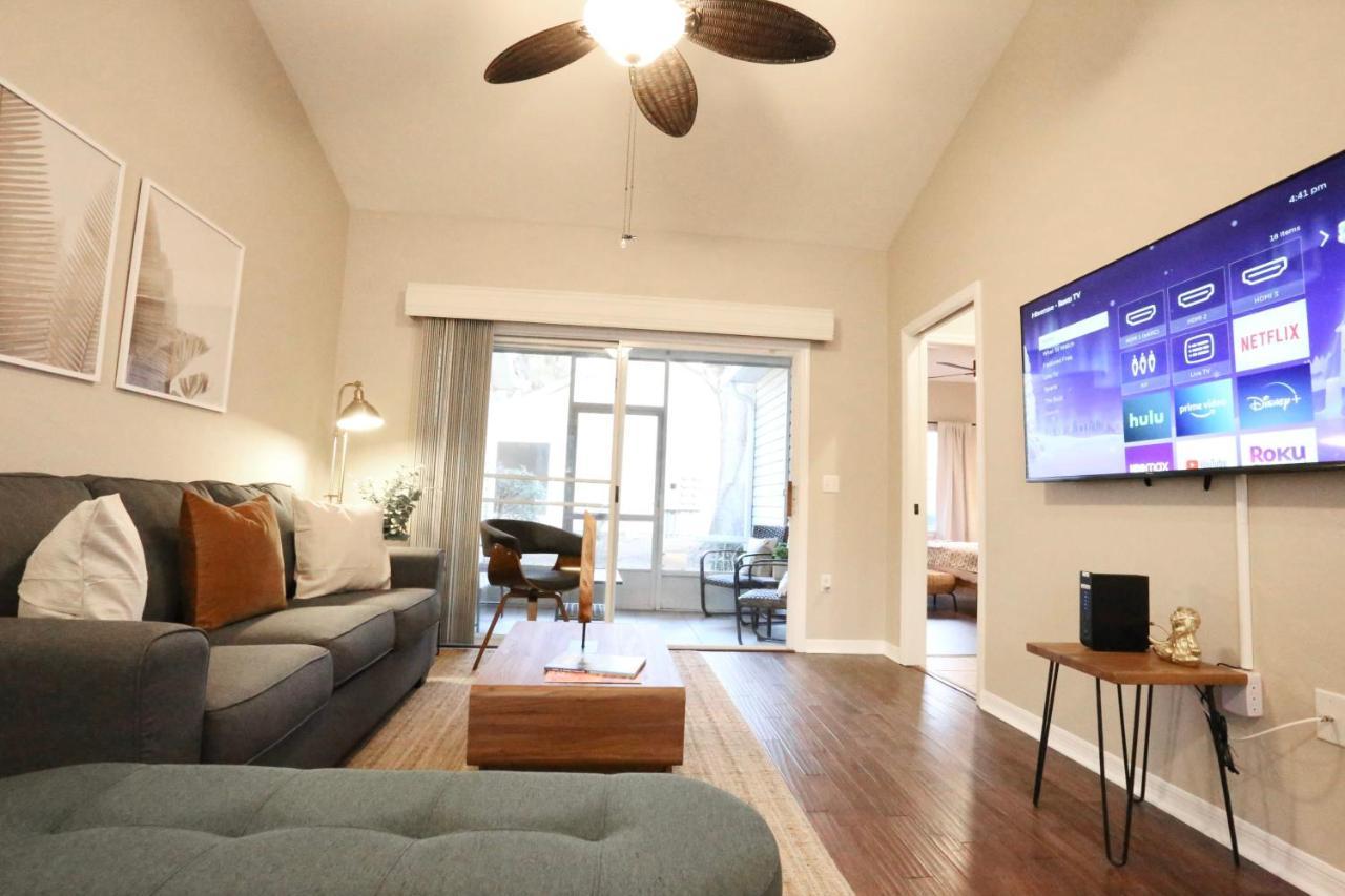 Nomad Retreat King Bed Boutique Condo W Garage 盖恩斯维尔 外观 照片