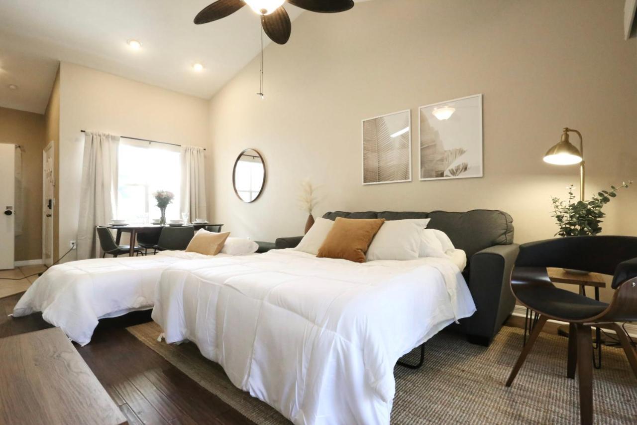 Nomad Retreat King Bed Boutique Condo W Garage 盖恩斯维尔 外观 照片