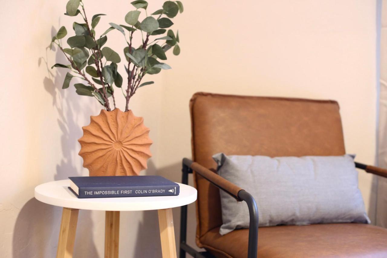 Nomad Retreat King Bed Boutique Condo W Garage 盖恩斯维尔 外观 照片