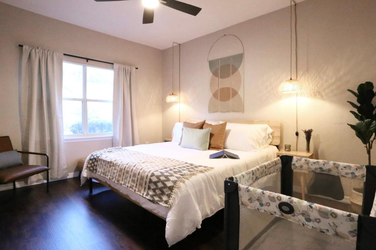 Nomad Retreat King Bed Boutique Condo W Garage 盖恩斯维尔 外观 照片